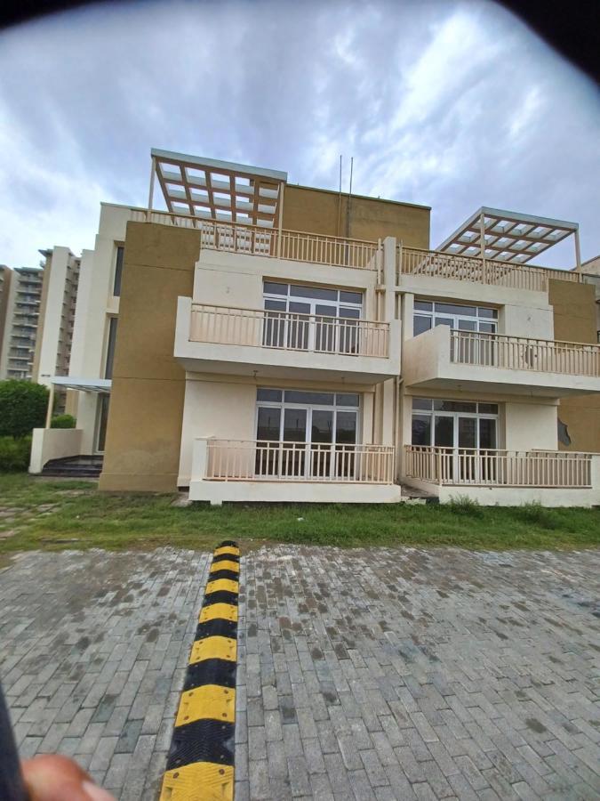 The Villa Ґурґаон Екстер'єр фото