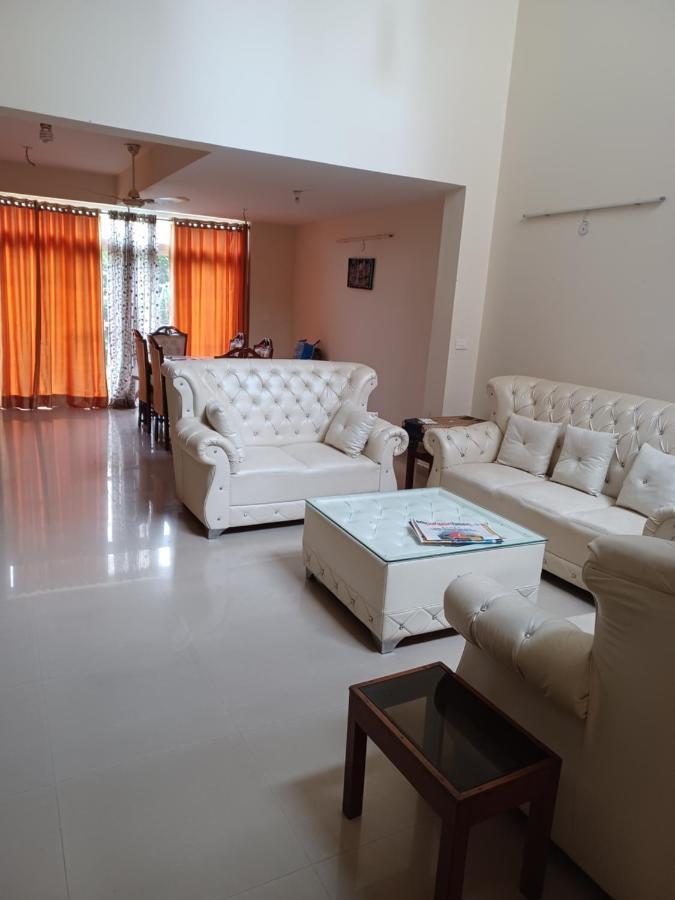 The Villa Ґурґаон Екстер'єр фото